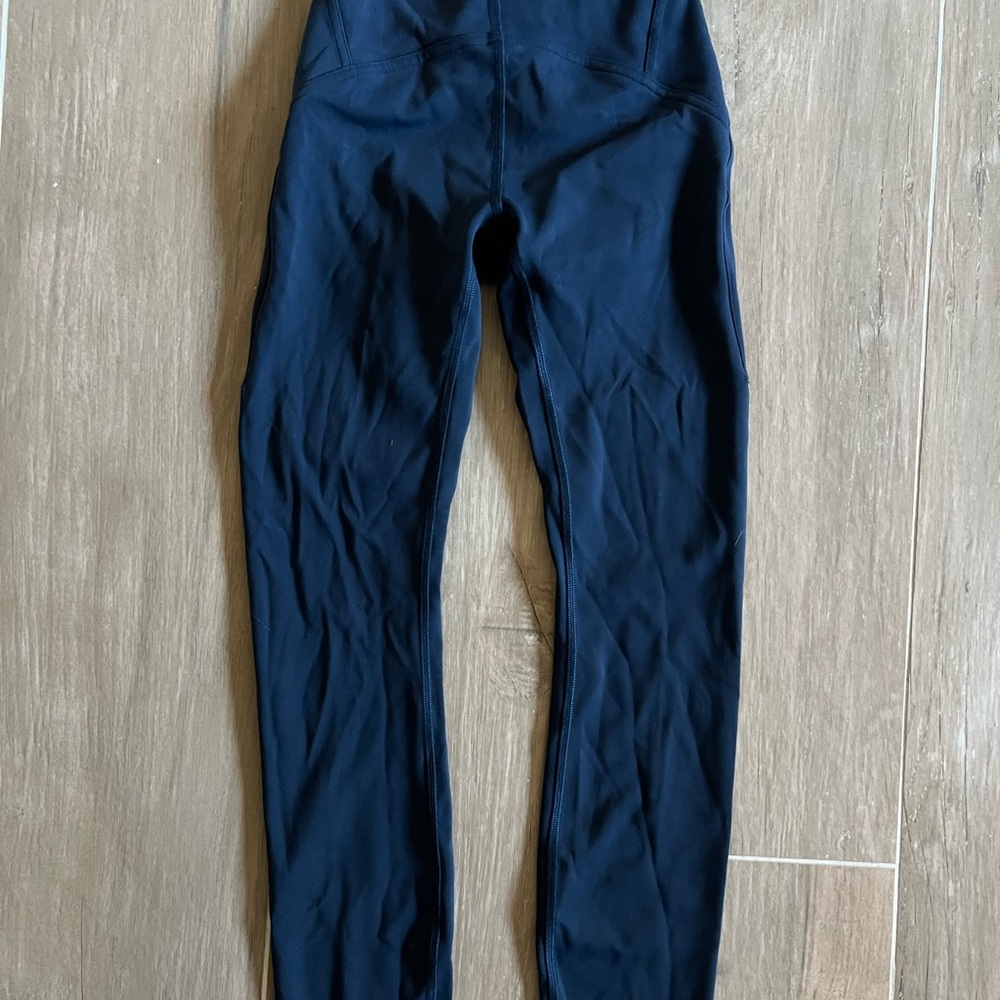 Navy Blue Lululemon Leggings size 0 in excellent condition.
